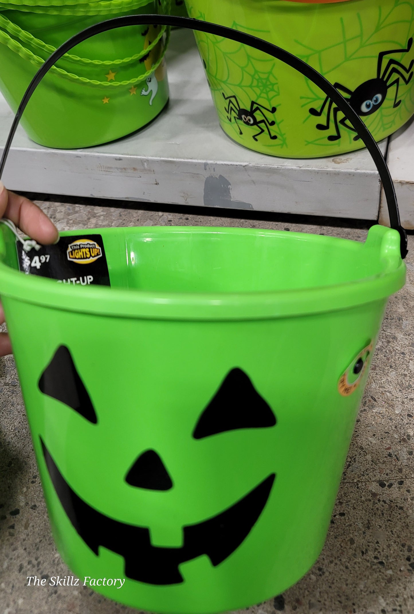 LIGHT-UP BUCKET