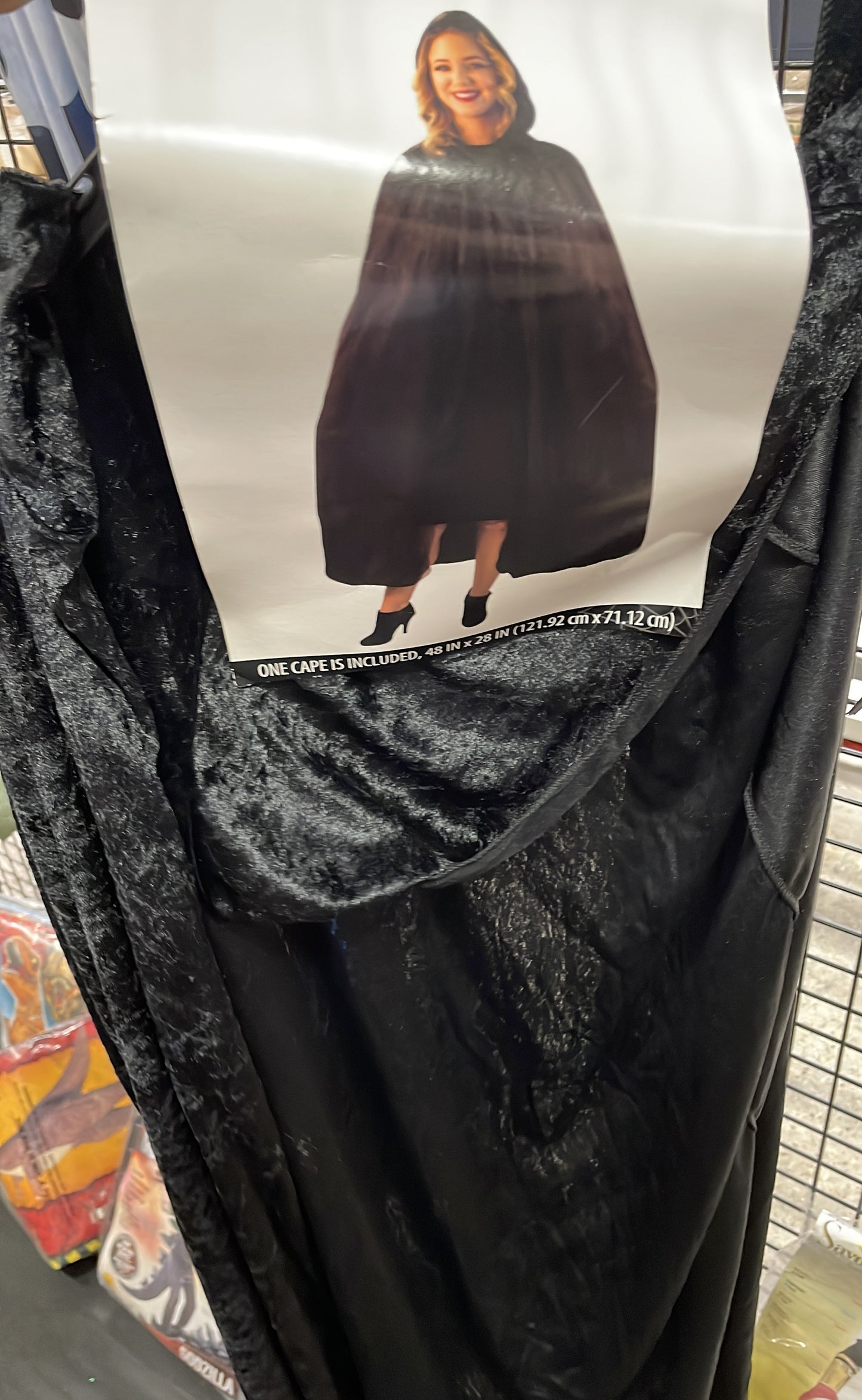 HOODED CAPE